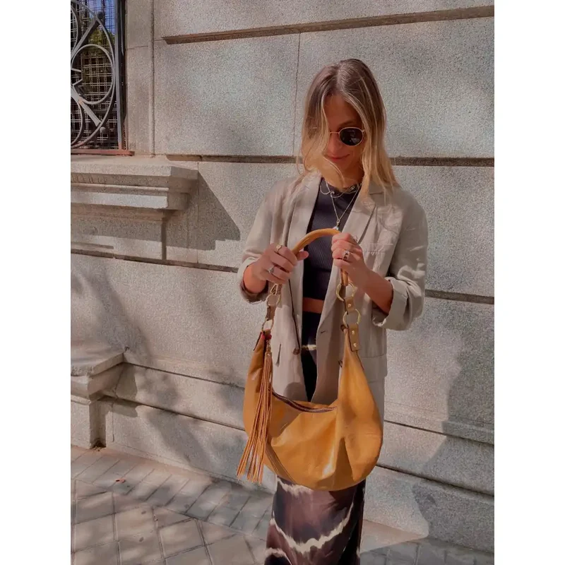 Bolso luna, el diseño timeless.