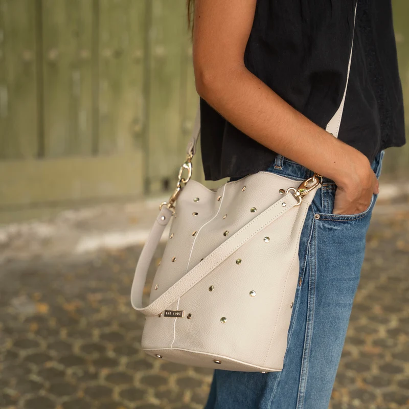Bombonera JULIETA nude tachas