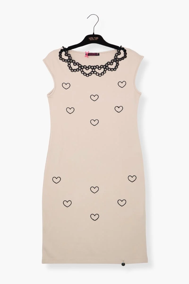 Vestido Preloved beige corto ajustado con bordado corazones LolitasyL