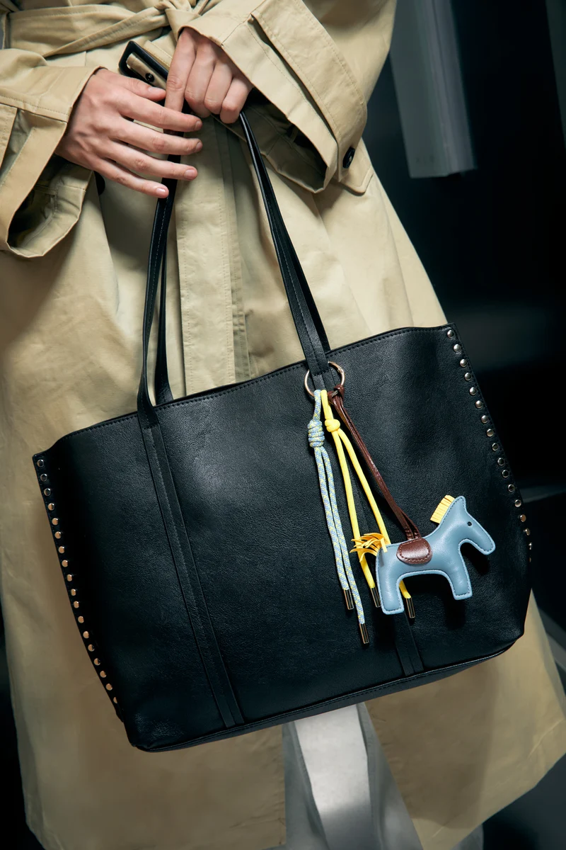 Nibat bolso shopper grande con detalles metálicos