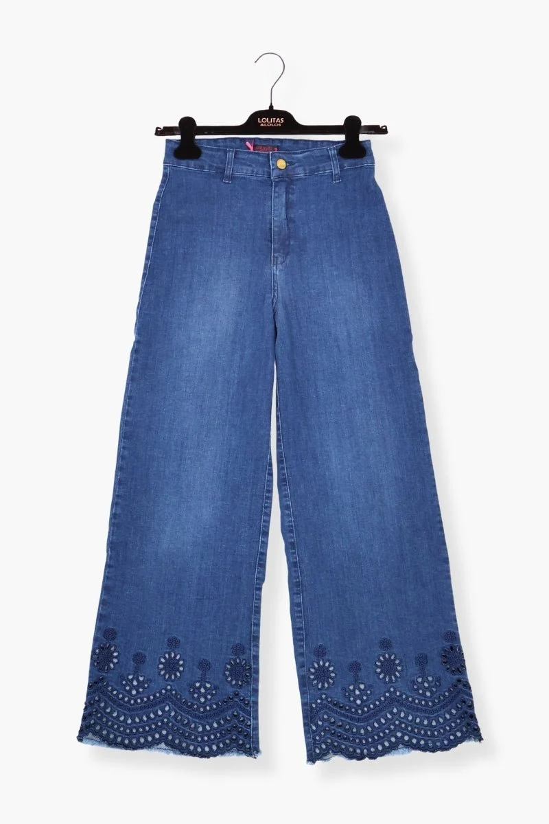 Pantalon Preloved vaquero azul con bordado calado al tono LolitasyL