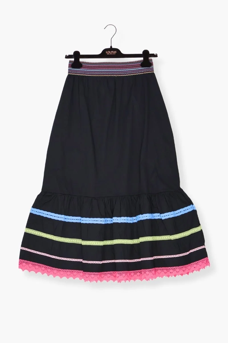 Falda Preloved negra con bordado picunela colores Lolitas&L