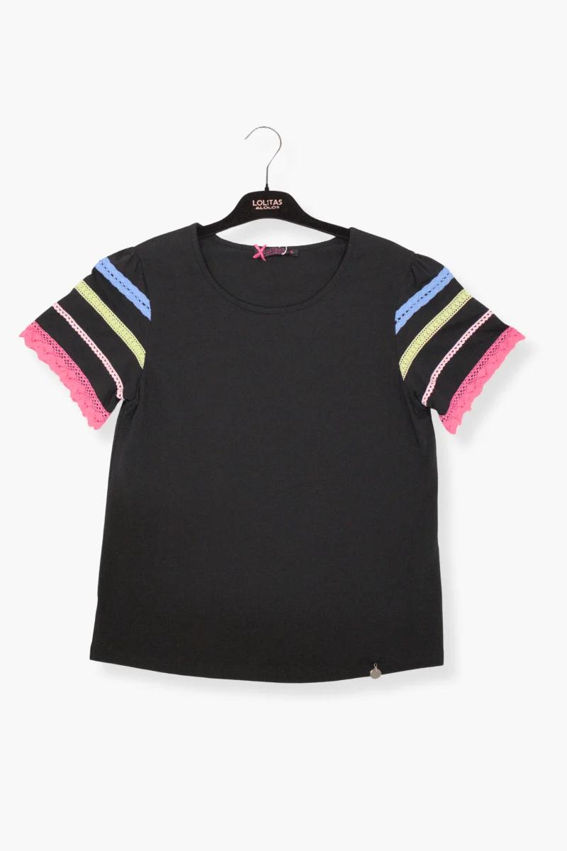 Camiseta Preloved negra con pasamaneria colores en la manga Lolitas&L