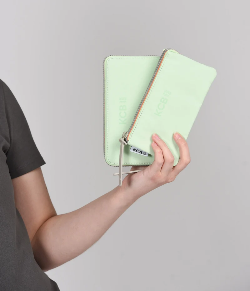 Cartera trifold grande KCB Glow