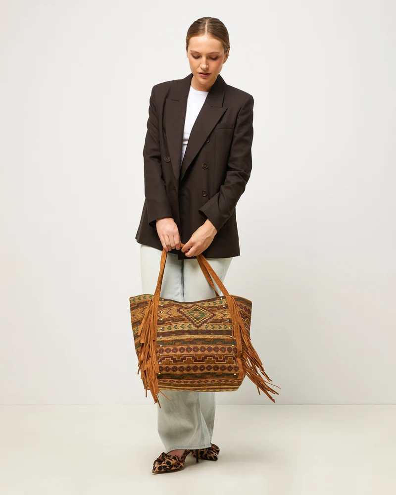 Jovana bolso shopper grande jacquard con flecos y detalles metálicos