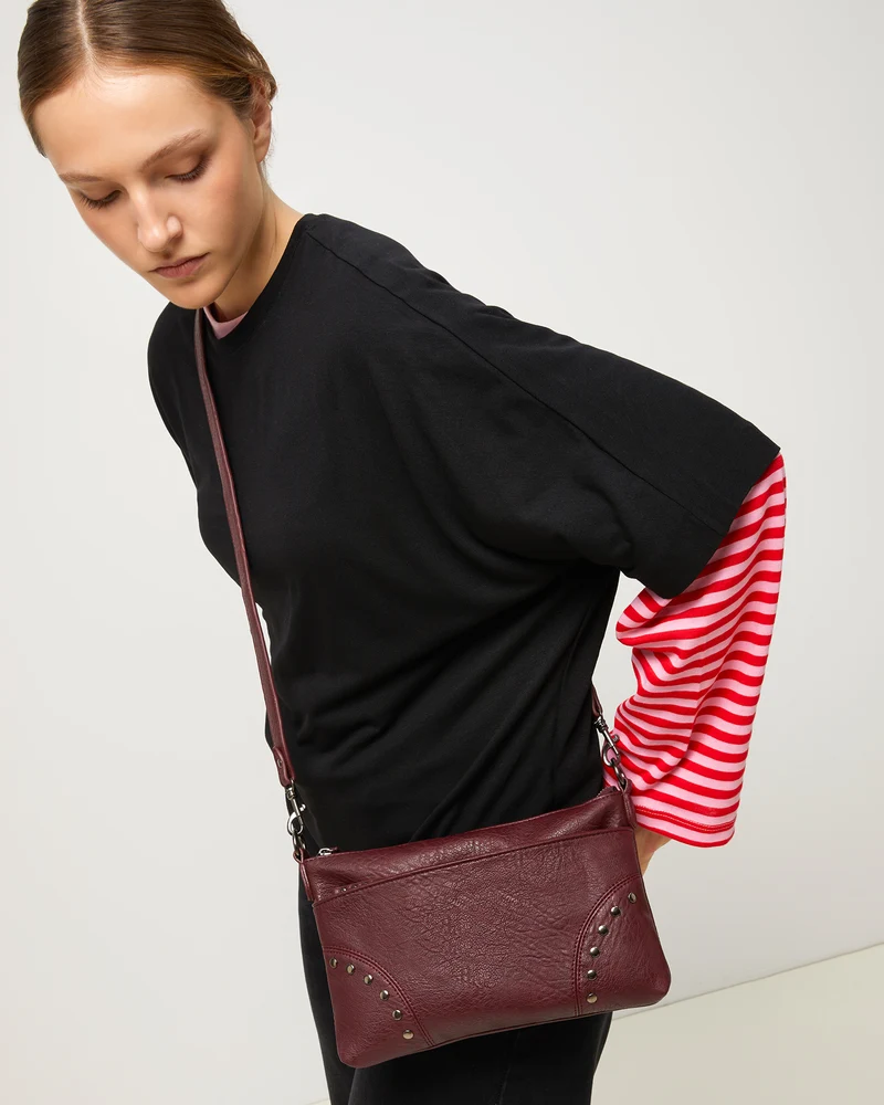 Sereny bolso bandolera pequeño con detalles metálicos