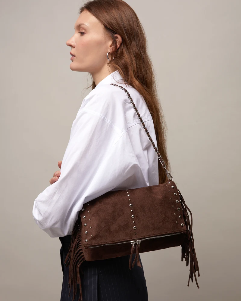 Flequichu bolso de hombro efecto ante con detalles metálicos y flecos