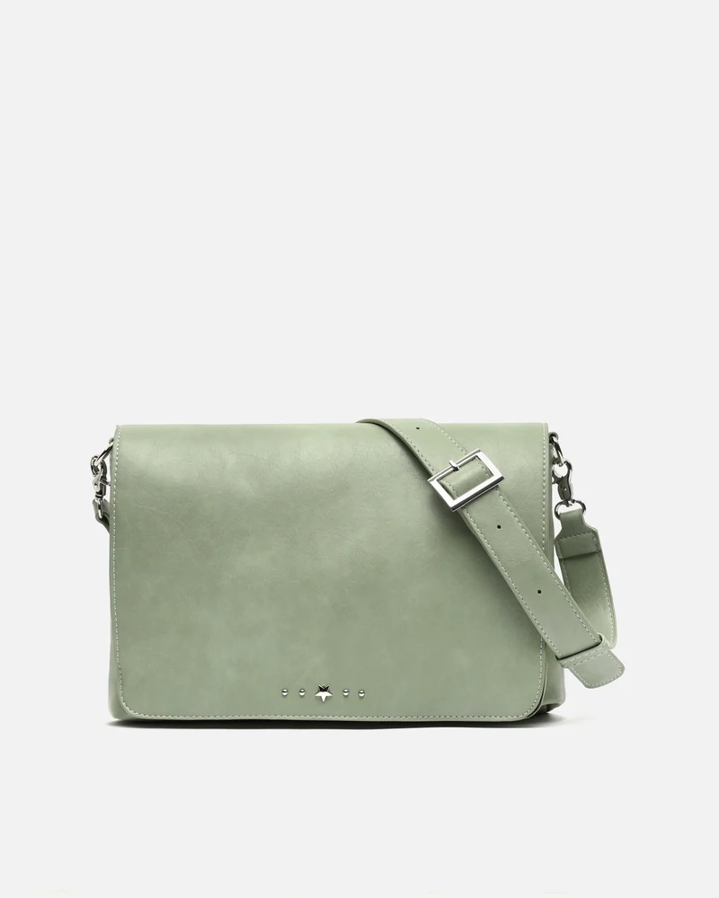 Nesqui-1 bolso bandolera con solapa y detalles metálicos ED.